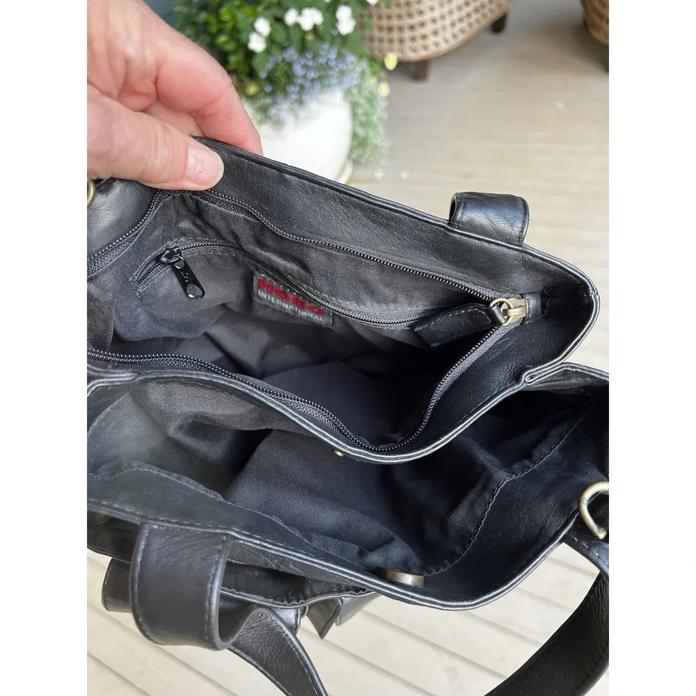 HOBO International Purse Handbag Satchel Crossbody Black Leather With Strap